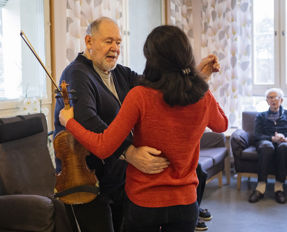 – Dans är min hobby. Man känner sig yngre och får feeling från den tiden då man alltid var ute och dansade, säger Arne Bolling. Foto: Christin Sylvander