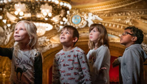 Barn besöker det magiska huset – Kungliga Operan i Stockholm