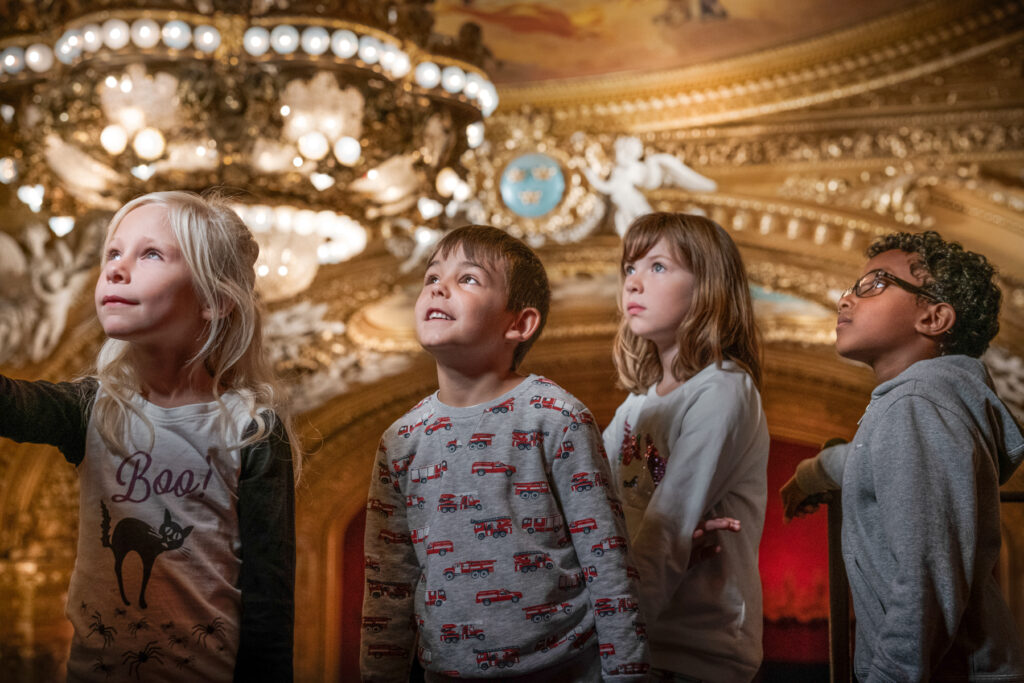 Barn besöker det magiska huset – Kungliga Operan i Stockholm - Signatur